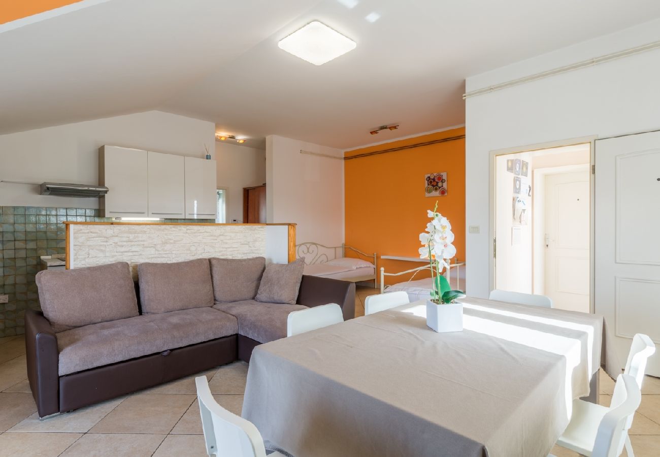 Apartamento en Umag - Apartamento en Umag con Terraza, Acondicionador, WIFI, Lavadora (244-2)