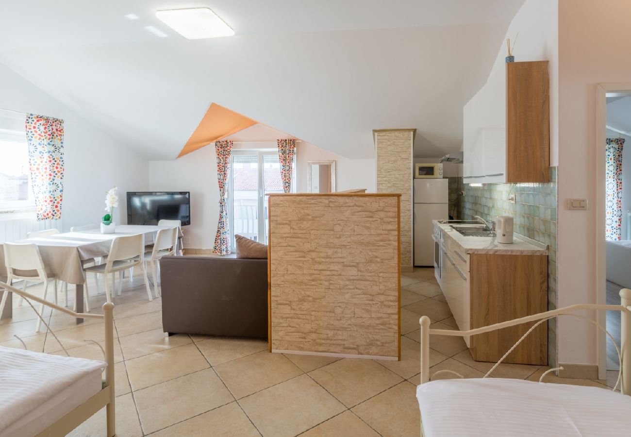 Apartamento en Umag - Apartamento en Umag con Terraza, Acondicionador, WIFI, Lavadora (244-2)