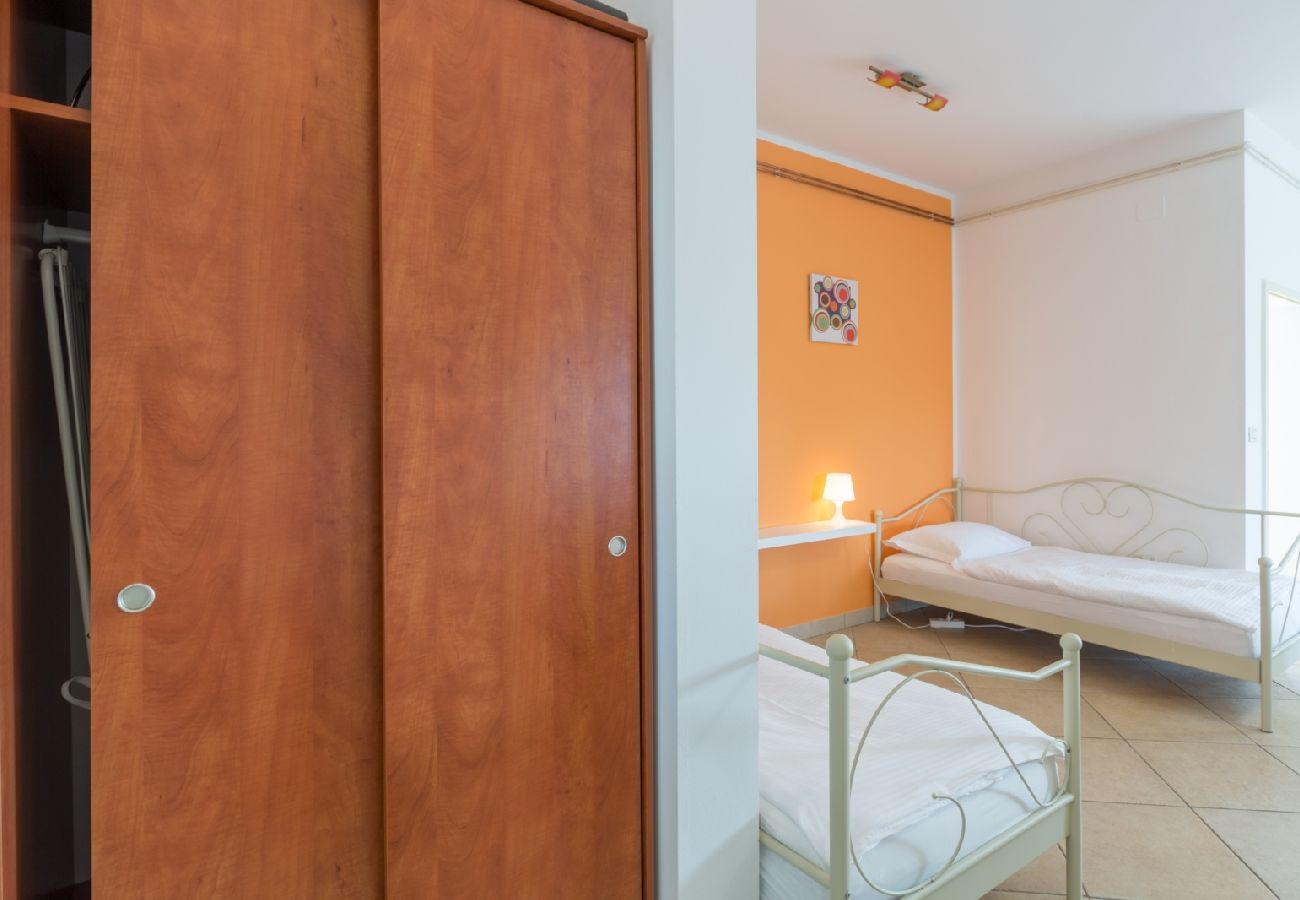 Apartamento en Umag - Apartamento en Umag con Terraza, Acondicionador, WIFI, Lavadora (244-2)