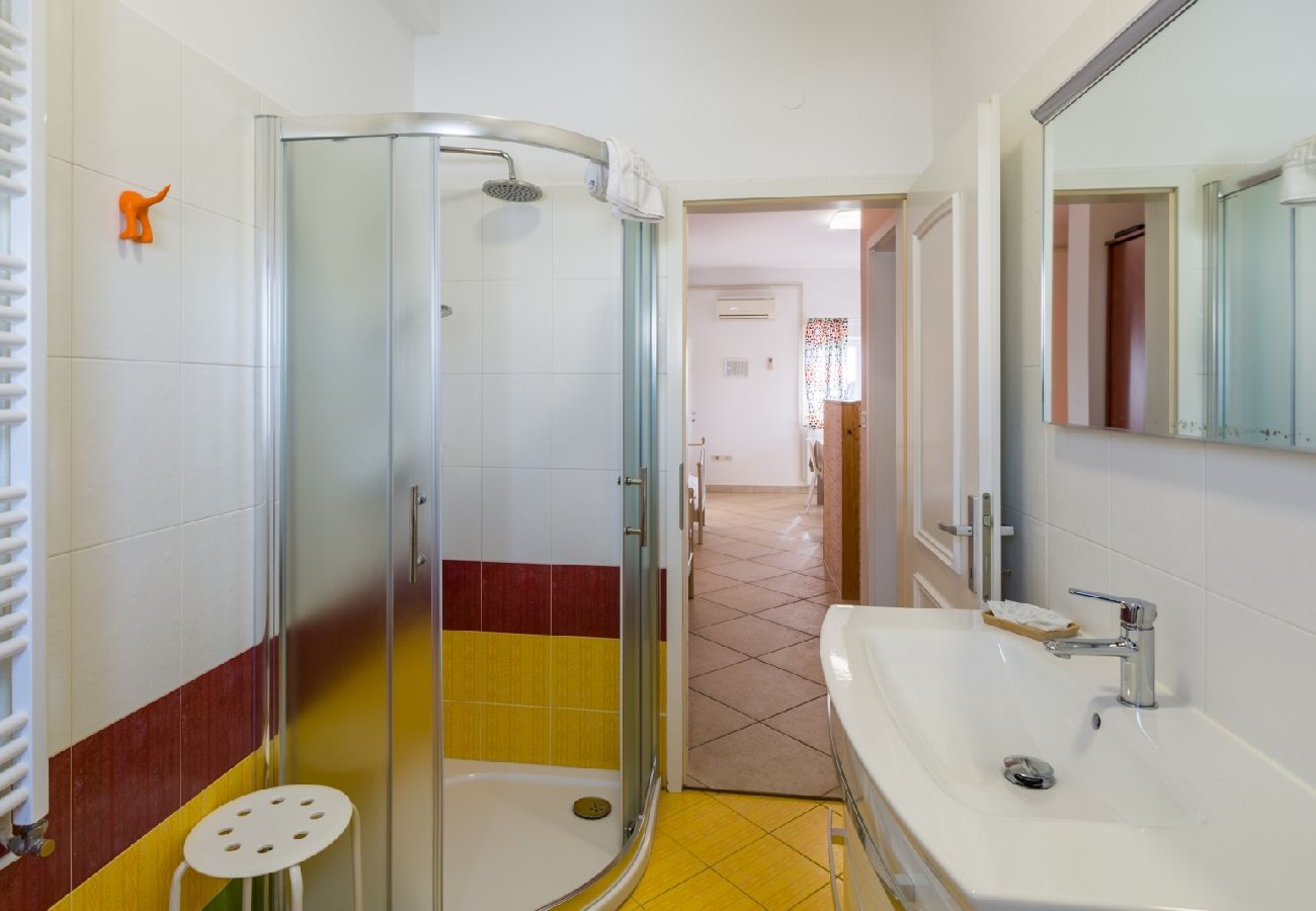 Apartamento en Umag - Apartamento en Umag con Terraza, Acondicionador, WIFI, Lavadora (244-2)