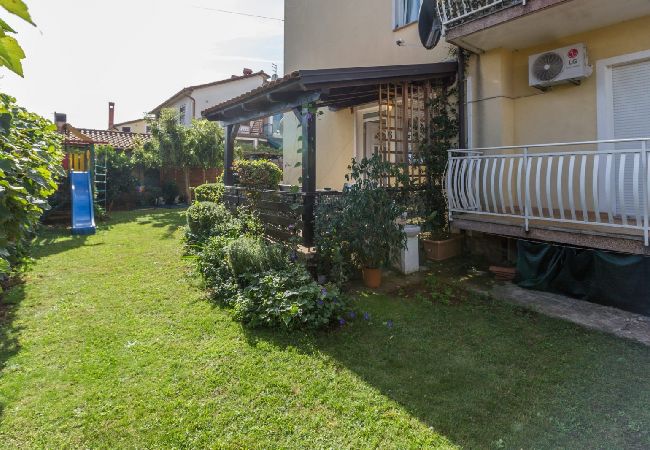 Apartamento en Umag - Apartamento en Umag con Terraza, Acondicionador, WIFI, Lavadora (244-3) Apartamento en Umag - Apartamento en Umag con Terraza, Acondicionador, WIFI, Lavadora (244-3)
