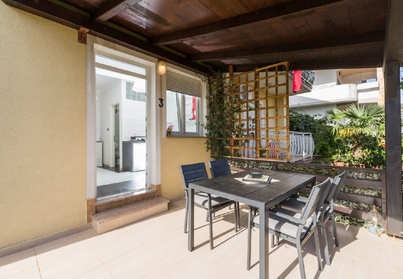 Apartamento en Umag - Apartamento en Umag con Terraza, Acondicionador, WIFI, Lavadora (244-3)