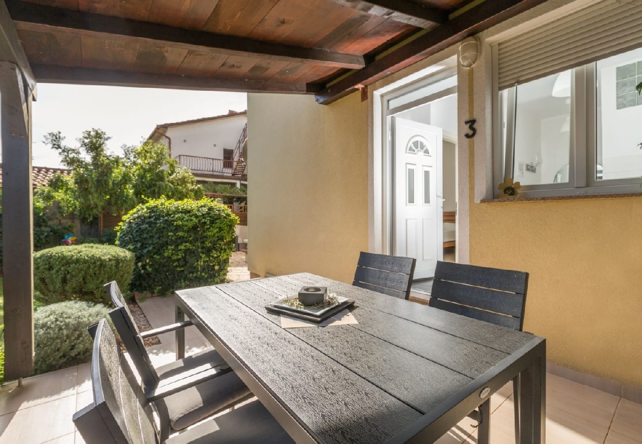 Apartamento en Umag - Apartamento en Umag con Terraza, Acondicionador, WIFI, Lavadora (244-3)