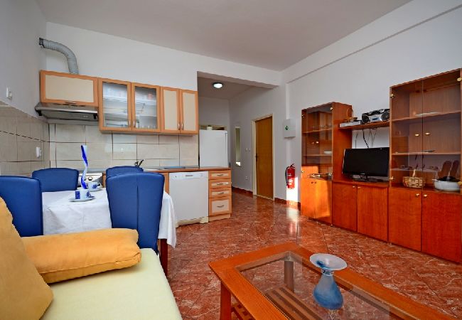 Apartamento en Kaštel Sucurac - Apartamento en Kaštel Sućurac con Seaview, Balcón, Acondicionador, WIFI (570-1) Apartamento en Kaštel Sucurac - Apartamento en Kaštel Sućurac con Seaview, Balcón, Acondicionador, WIFI (570-1)