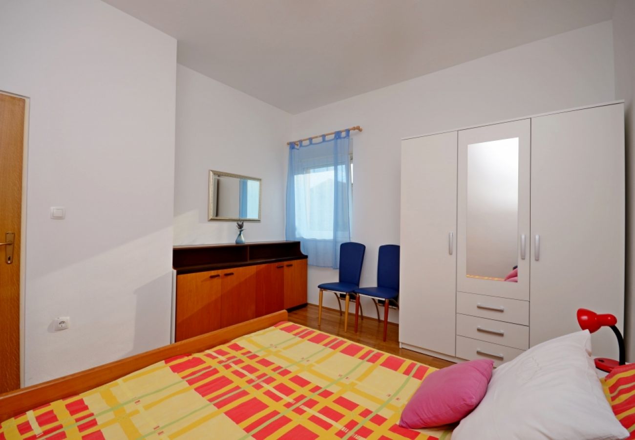 Apartamento en Kaštel Sucurac - Apartamento en Kaštel Sućurac con Seaview, Balcón, Acondicionador, WIFI (570-1)