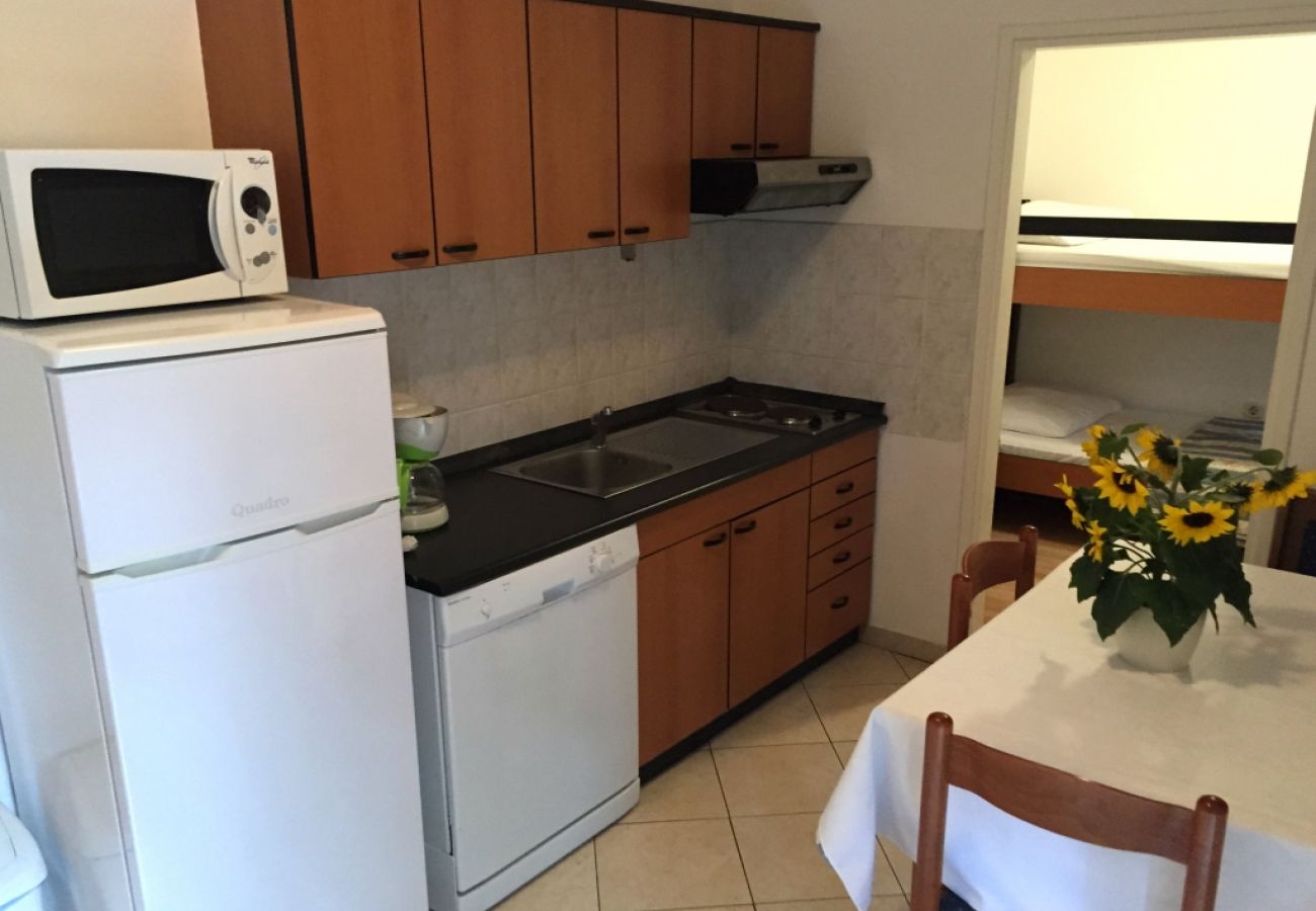 Apartamento en Karigador - Apartamento en Karigador con Balcón, Acondicionador, Lavavajillas (587-1)