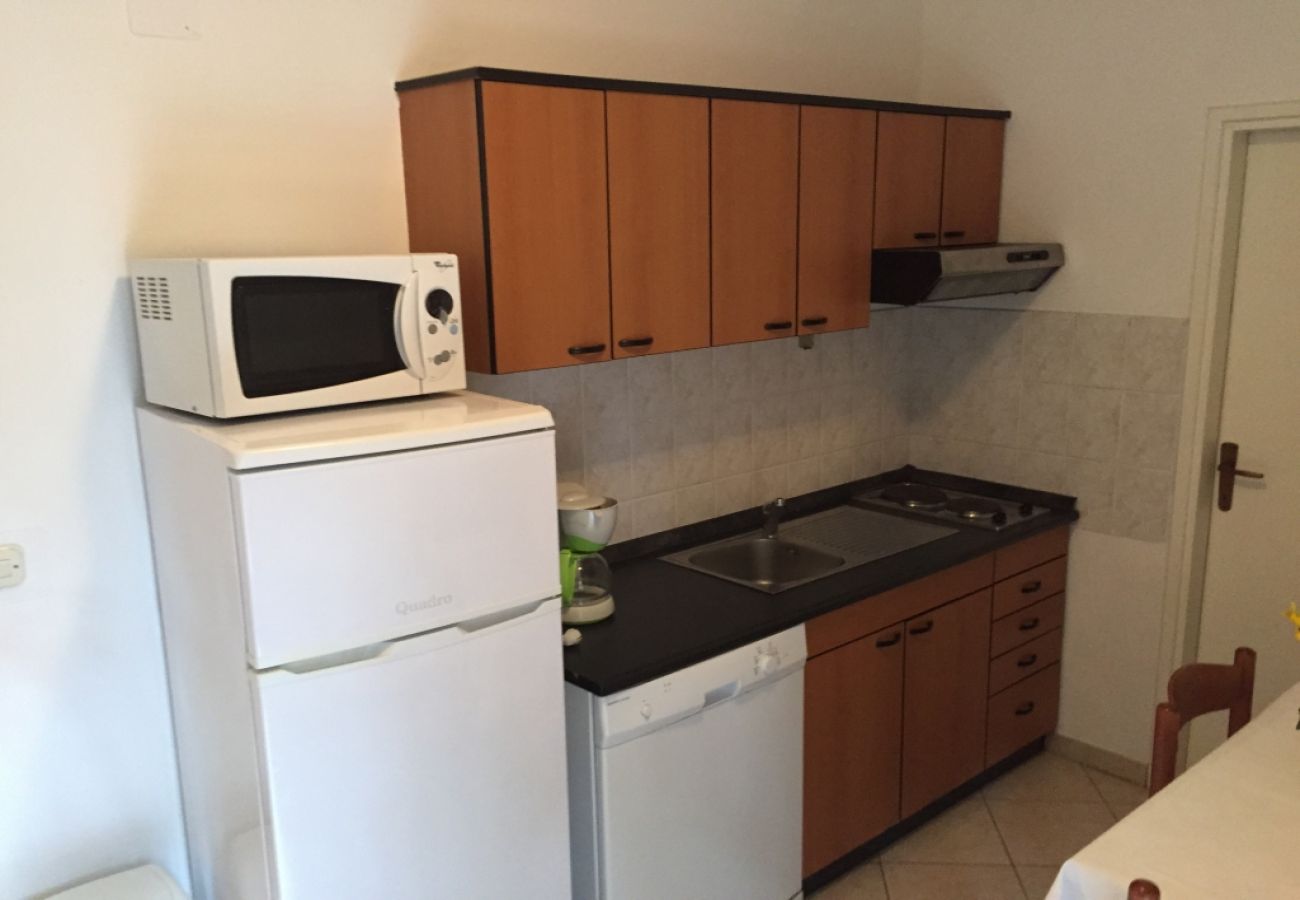 Apartamento en Karigador - Apartamento en Karigador con Balcón, Acondicionador, Lavavajillas (587-1)