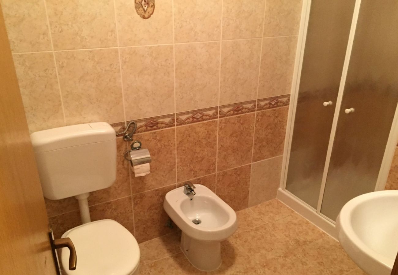 Apartamento en Karigador - Apartamento en Karigador con Balcón, Acondicionador, Lavavajillas (587-2)