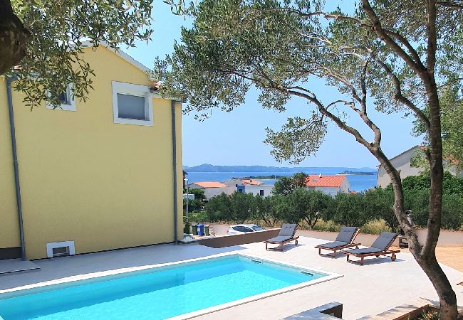 Casa en Drage - Casa de vacaciones en Drage con Seaview, Balcón, Acondicionador, WIFI (592-1) Casa en Drage - Casa de vacaciones en Drage con Seaview, Balcón, Acondicionador, WIFI (592-1)