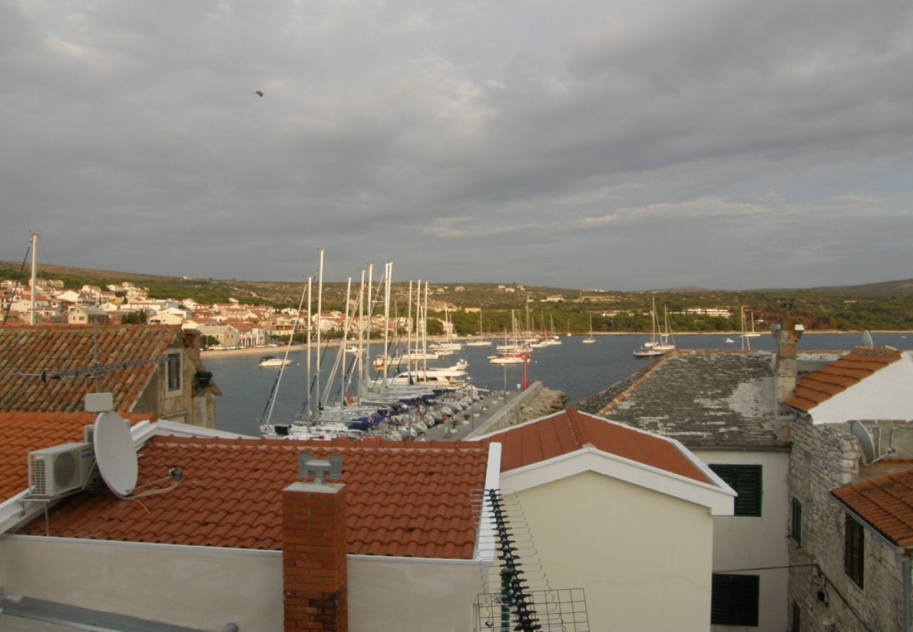 Apartamento en Primošten - Apartamento en Primošten con Terraza, Acondicionador, WIFI, Lavadora (600-1)