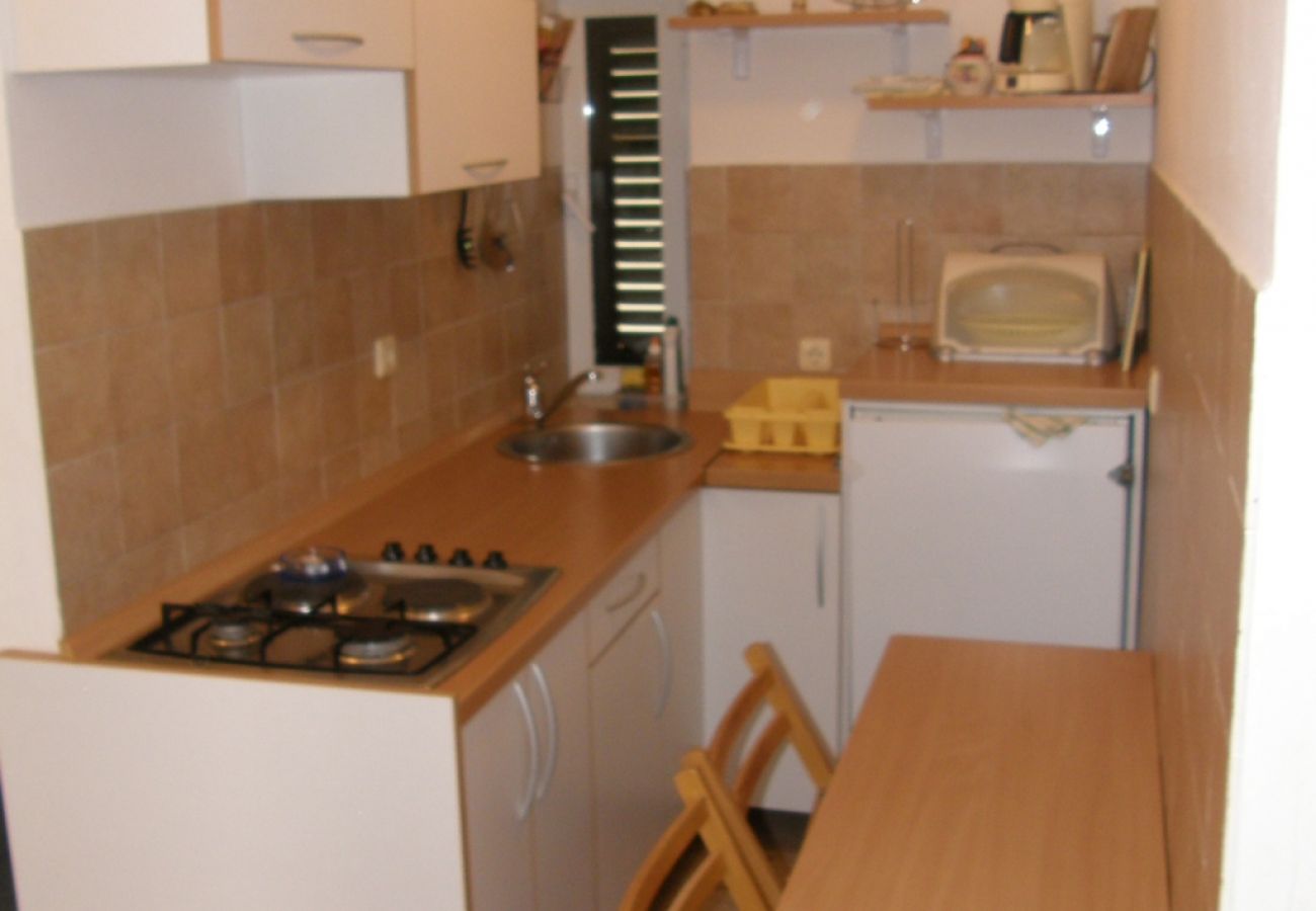 Apartamento en Primošten - Apartamento en Primošten con Terraza, Acondicionador, WIFI, Lavadora (600-1)