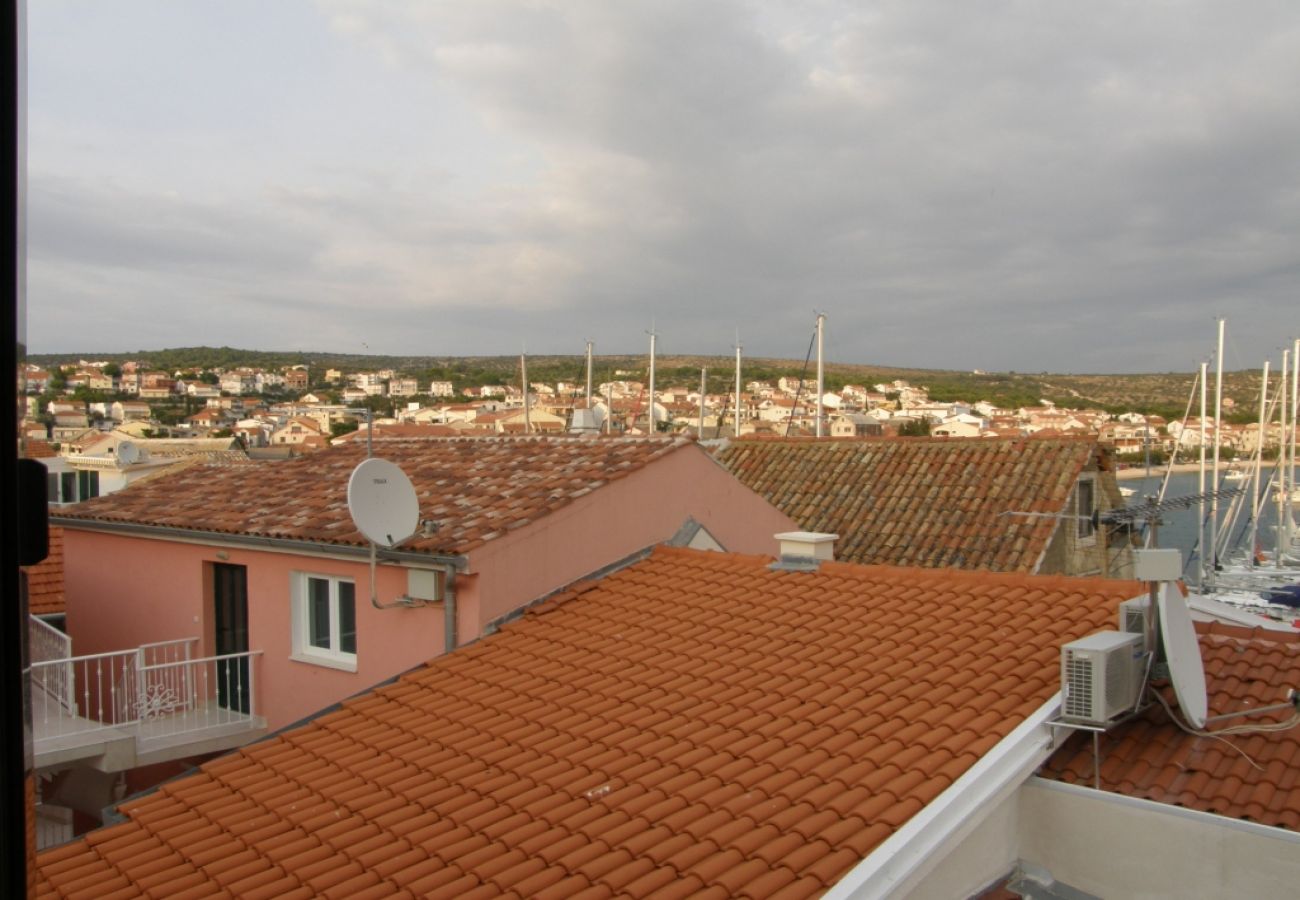 Apartamento en Primošten - Apartamento en Primošten con Terraza, Acondicionador, WIFI, Lavadora (600-1)