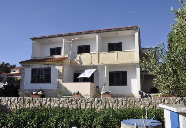 Apartamento en Rab - Apartamento en Barbat con Seaview, Balcón, Acondicionador (660-1) Apartamento en Rab - Apartamento en Barbat con Seaview, Balcón, Acondicionador (660-1)