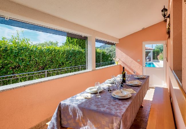 Casa en Ripenda Kras - Casa de vacaciones en Ripenda Kras con Loggia, Acondicionador, WIFI, Lavadora (676-1) Casa en Ripenda Kras - Casa de vacaciones en Ripenda Kras con Loggia, Acondicionador, WIFI, Lavadora (676-1)
