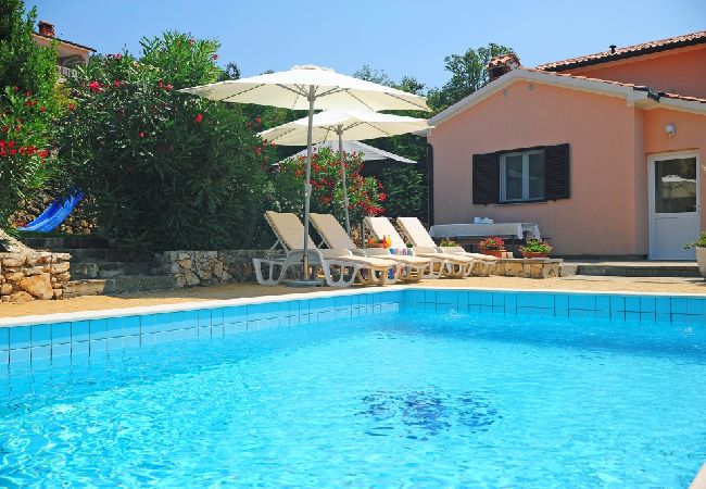 Casa en Ripenda Kras - Casa de vacaciones en Ripenda Kras con Loggia, Acondicionador, WIFI, Lavadora (676-1) Casa en Ripenda Kras - Casa de vacaciones en Ripenda Kras con Loggia, Acondicionador, WIFI, Lavadora (676-1)