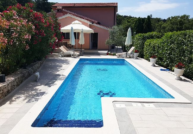 Casa en Ripenda Kras - Casa de vacaciones en Ripenda Kras con Loggia, Acondicionador, WIFI, Lavadora (676-1) Casa en Ripenda Kras - Casa de vacaciones en Ripenda Kras con Loggia, Acondicionador, WIFI, Lavadora (676-1)