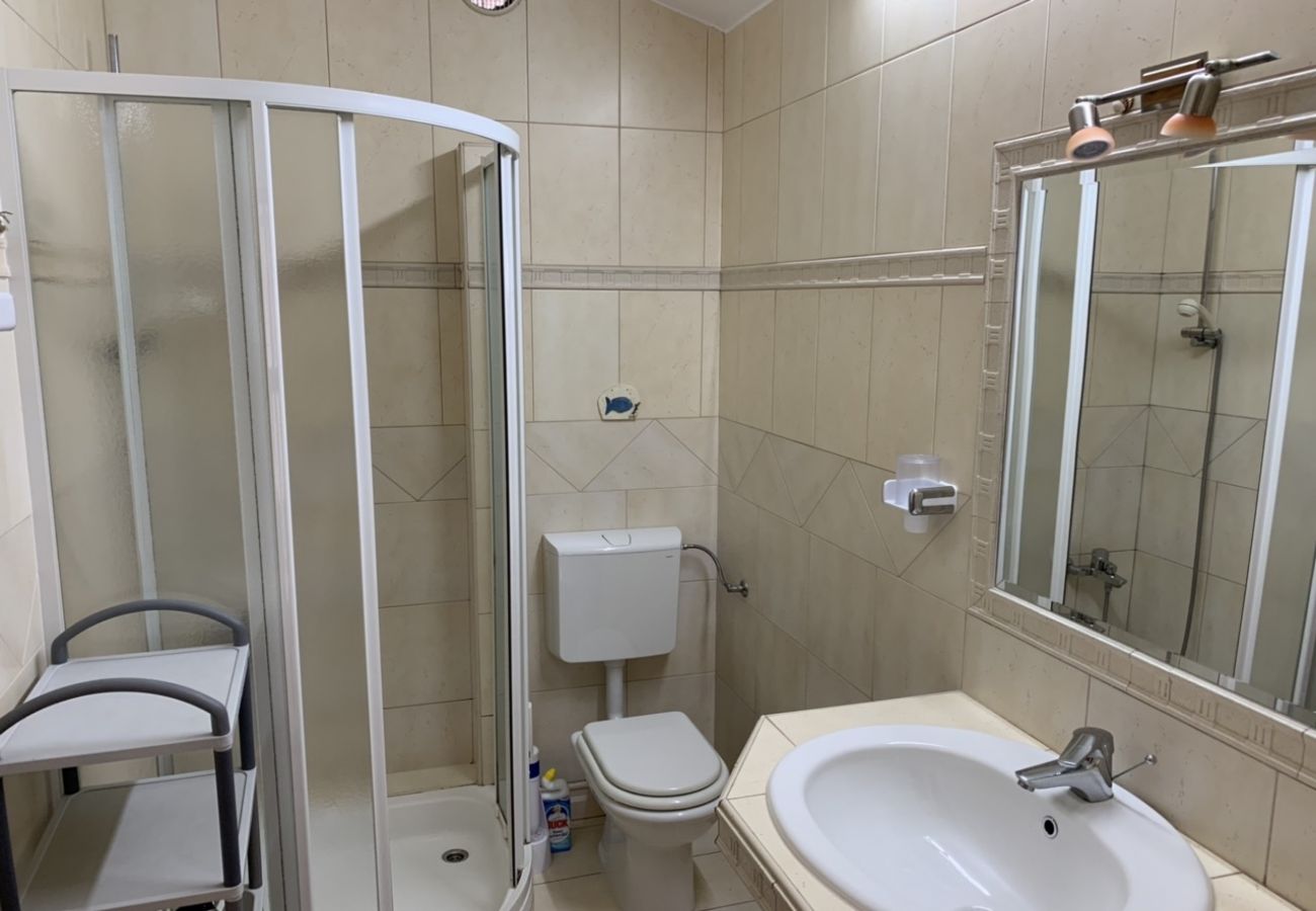 Apartamento en Banjol - Apartamento en Banjol con Seaview, Balcón, Acondicionador, WIFI (605-1)