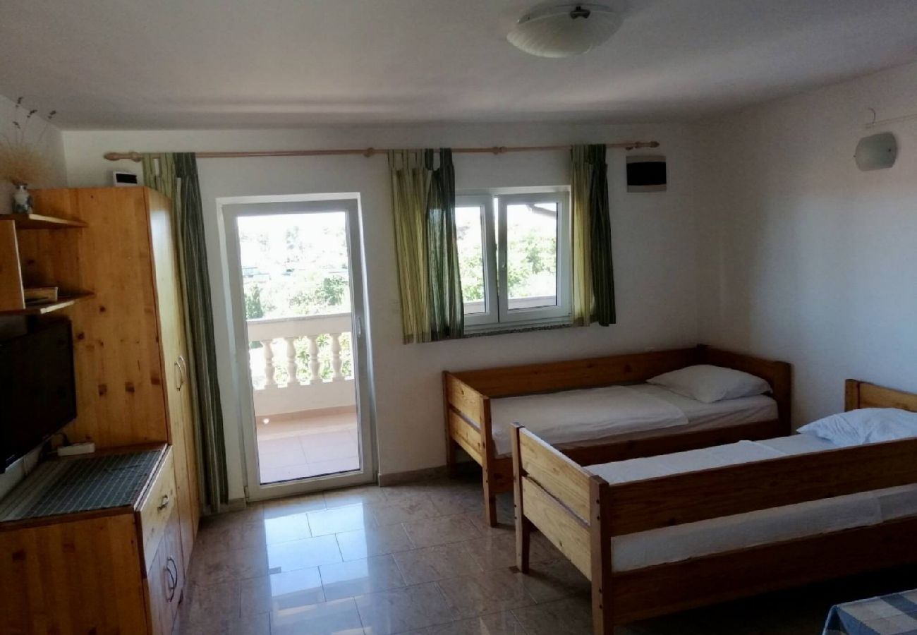 Apartamento en Banjol - Apartamento en Banjol con Seaview, Balcón, Acondicionador, WIFI (605-2)