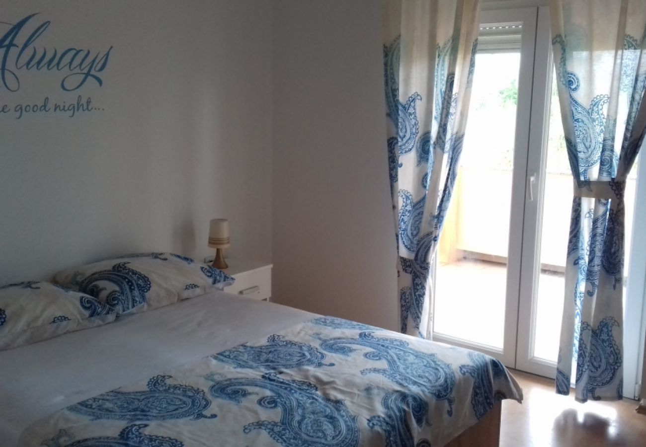 Apartamento en Lopar - Apartamento en Lopar con Terraza, Acondicionador, WIFI, Lavadora (696-5)