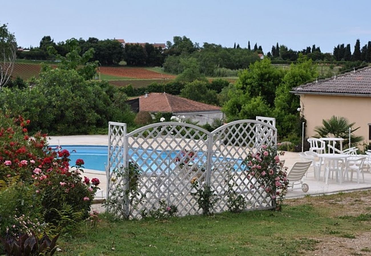 Casa en Savudrija - Casa de vacaciones en Savudrija con Terraza, Acondicionador, WIFI, Lavadora (123-11)