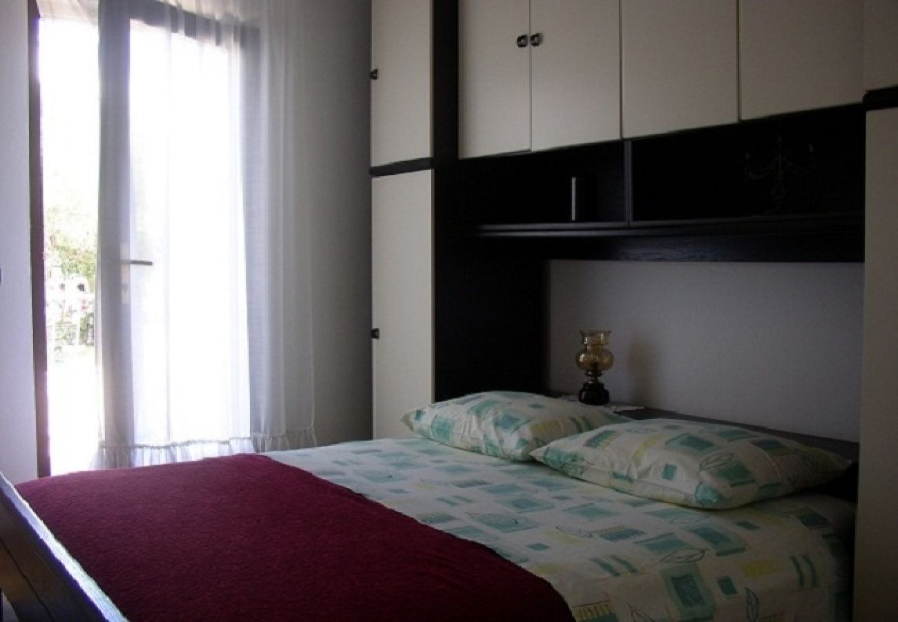 Apartamento en Sveti Filip i Jakov - Apartamento en Sveti Filip i Jakov con Balcón, Acondicionador, WIFI, Lavavajillas (836-1)