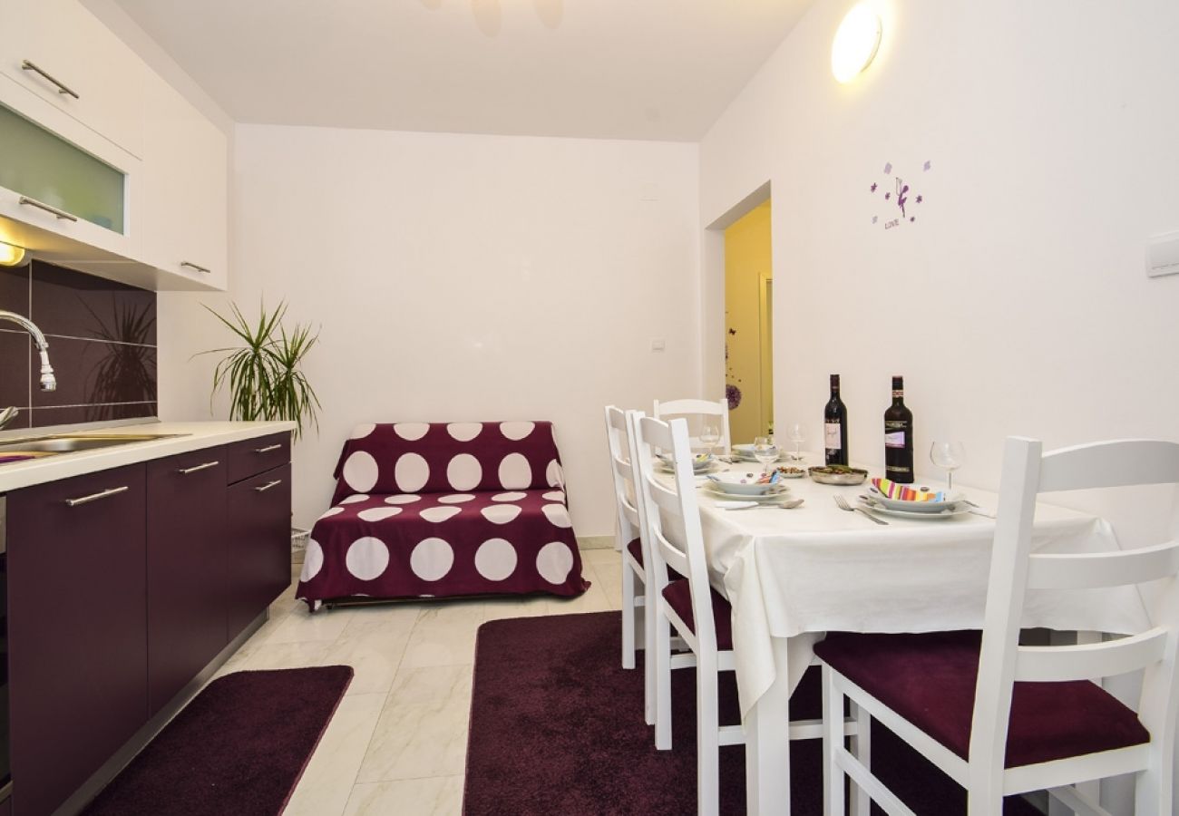 Apartamento en Nin - Apartamento en Zaton (Zadar) con Balcón, Acondicionador, WIFI, Lavadora (685-1)