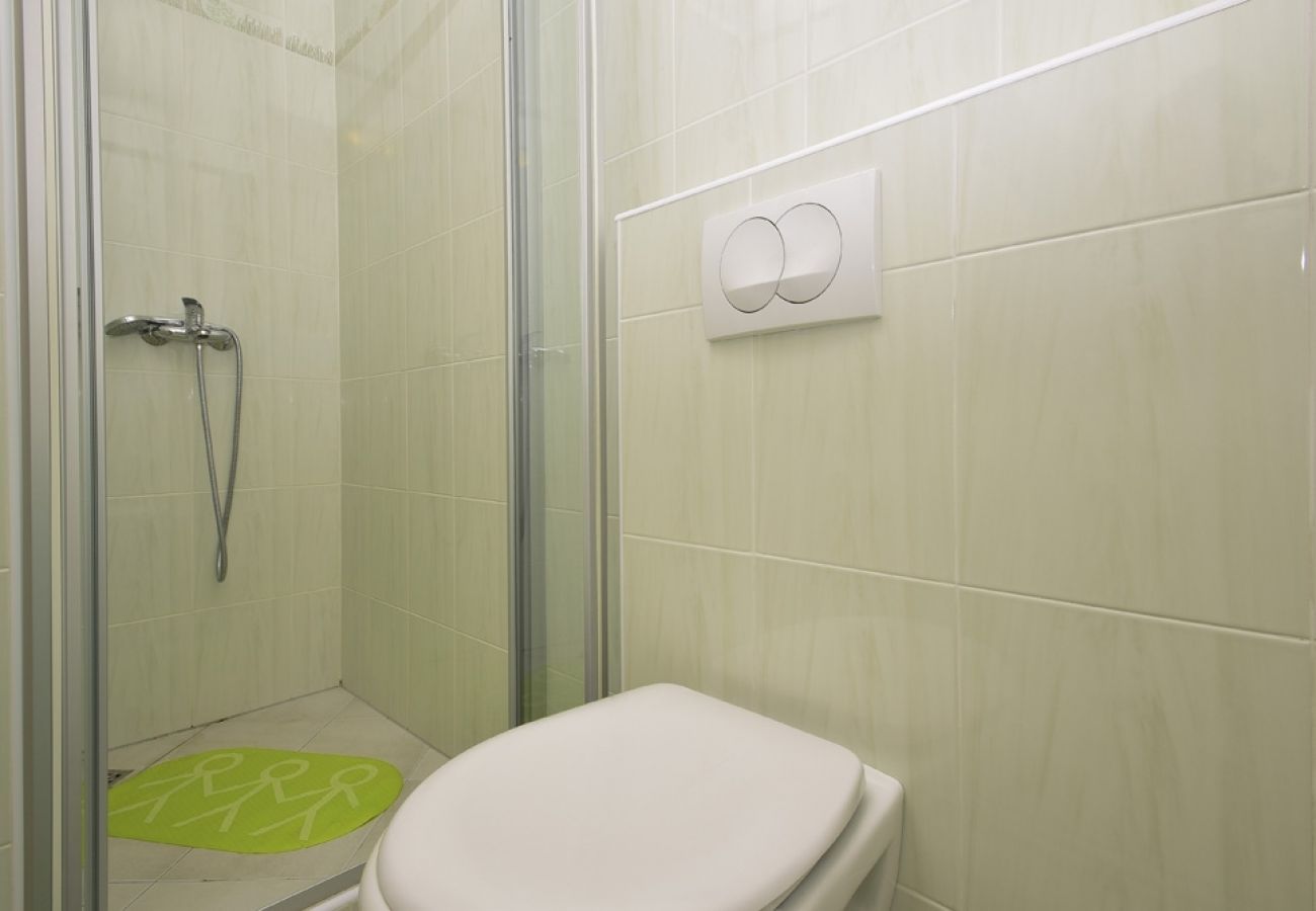 Apartamento en Nin - Apartamento en Zaton (Zadar) con Balcón, Acondicionador, WIFI, Lavadora (685-1)