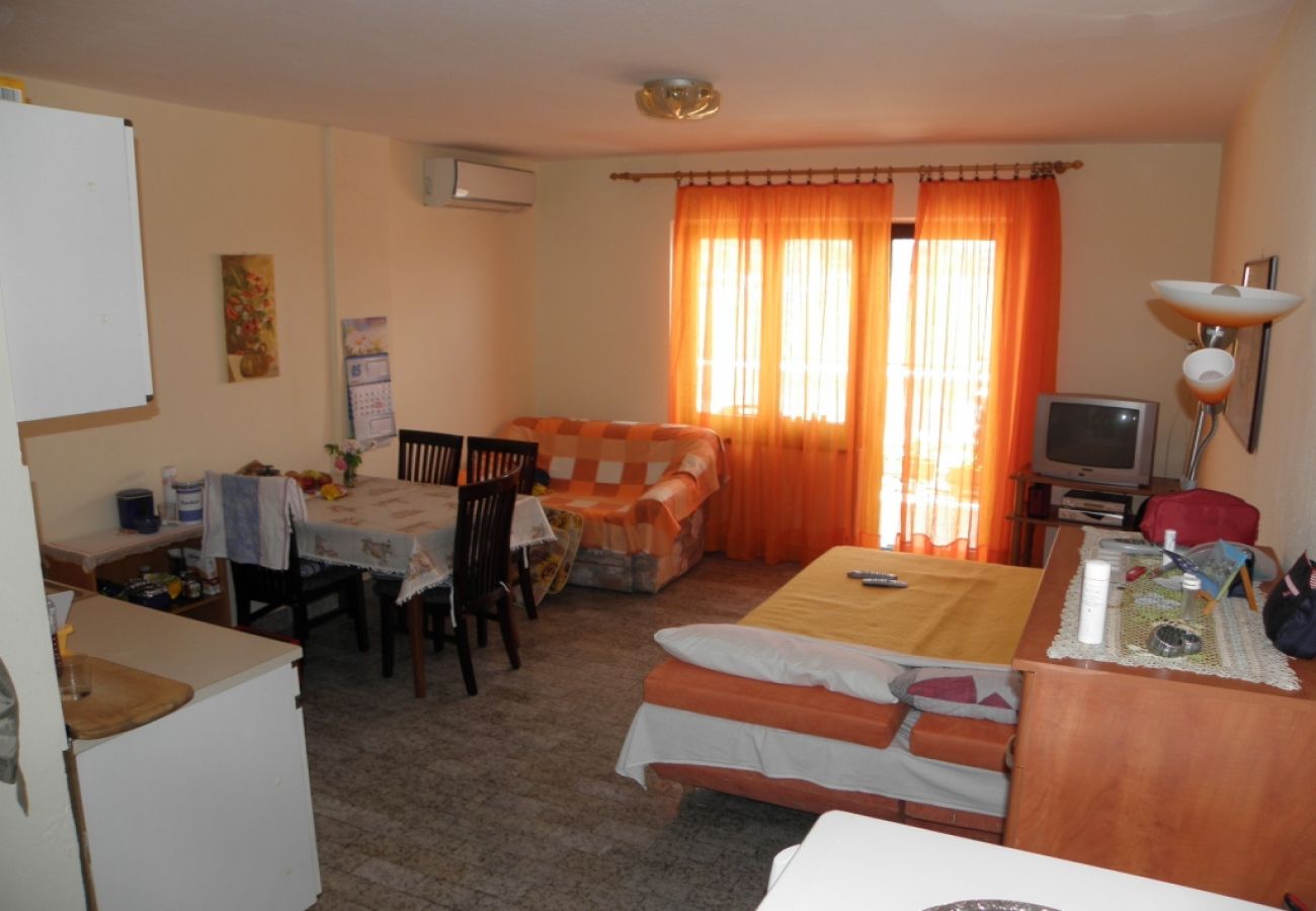 Apartamento en Baška - Apartamento en Baška con Terraza, Acondicionador, WIFI, Lavadora (863-3)