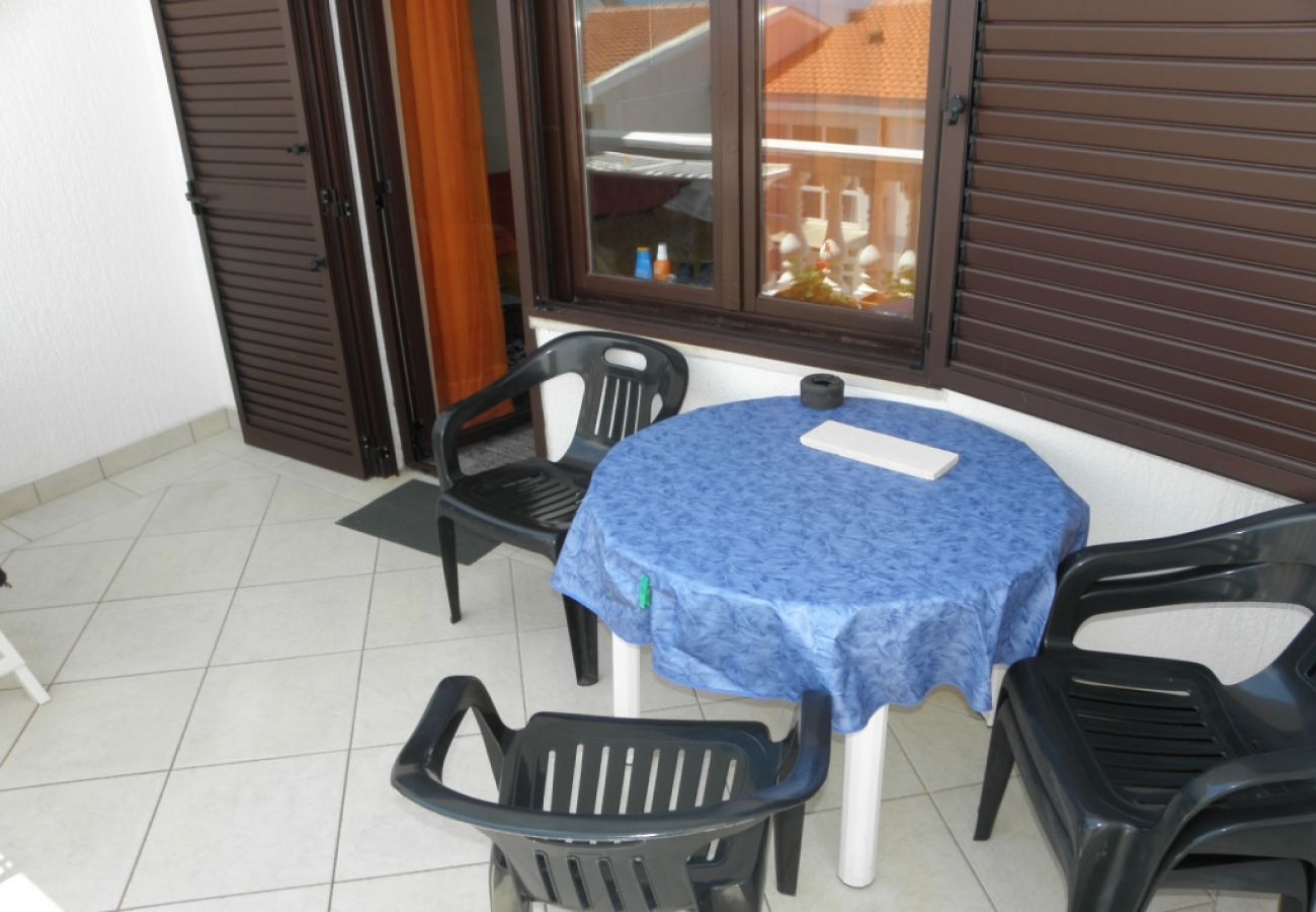 Apartamento en Baška - Apartamento en Baška con Terraza, Acondicionador, WIFI, Lavadora (863-3)