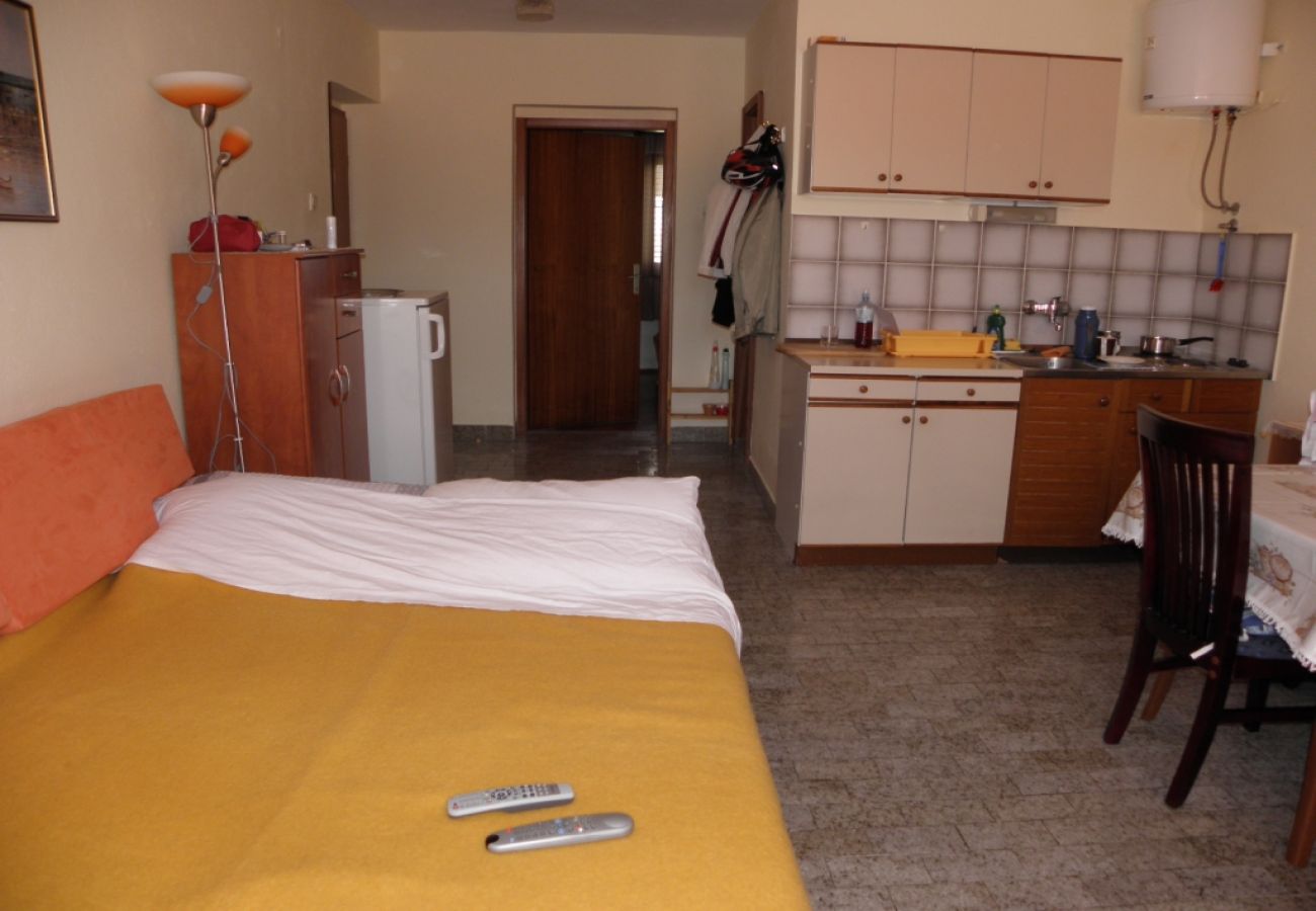 Apartamento en Baška - Apartamento en Baška con Terraza, Acondicionador, WIFI, Lavadora (863-3)