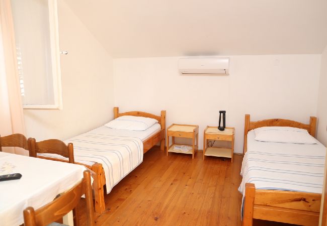 Apartamento en Lumbarda - Apartamento en Lumbarda con Seaview, Terraza, Acondicionador, WIFI (869-1) Apartamento en Lumbarda - Apartamento en Lumbarda con Seaview, Terraza, Acondicionador, WIFI (869-1)