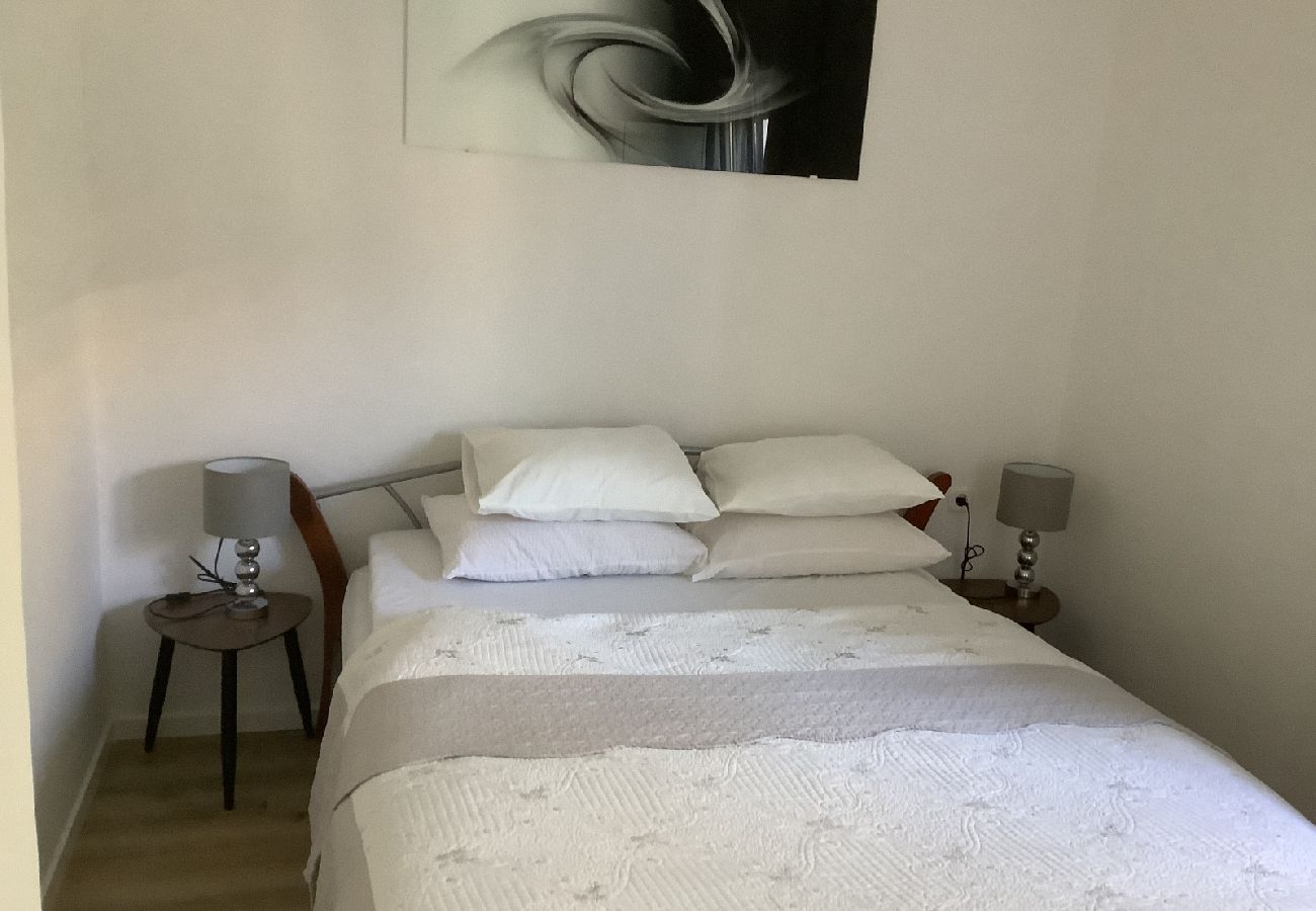 Apartamento en Bibinje - Apartamento en Bibinje con Terraza, Acondicionador, WIFI, Lavadora (877-2)