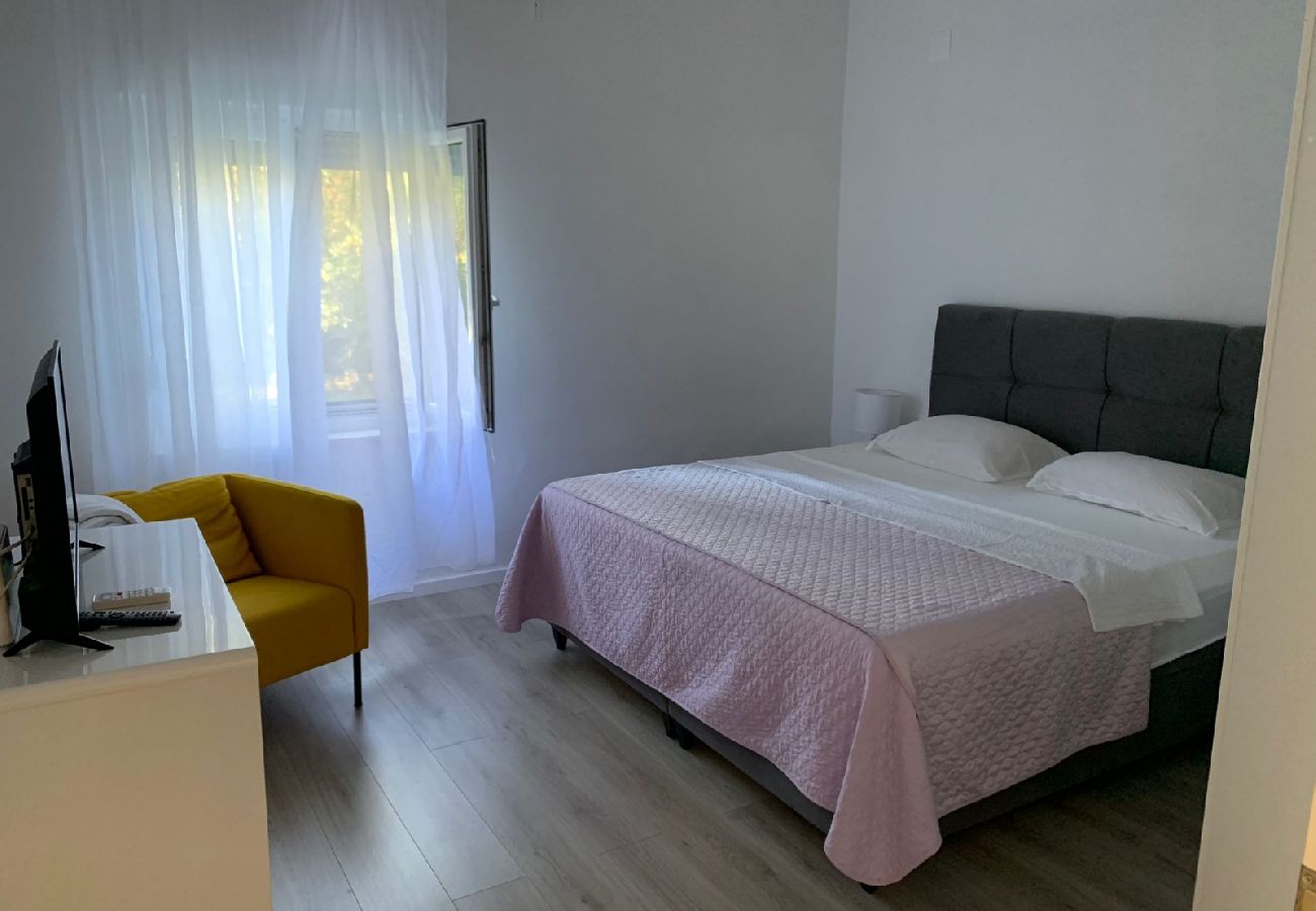 Apartamento en Bibinje - Apartamento en Bibinje con Terraza, Acondicionador, WIFI, Lavadora (877-3)