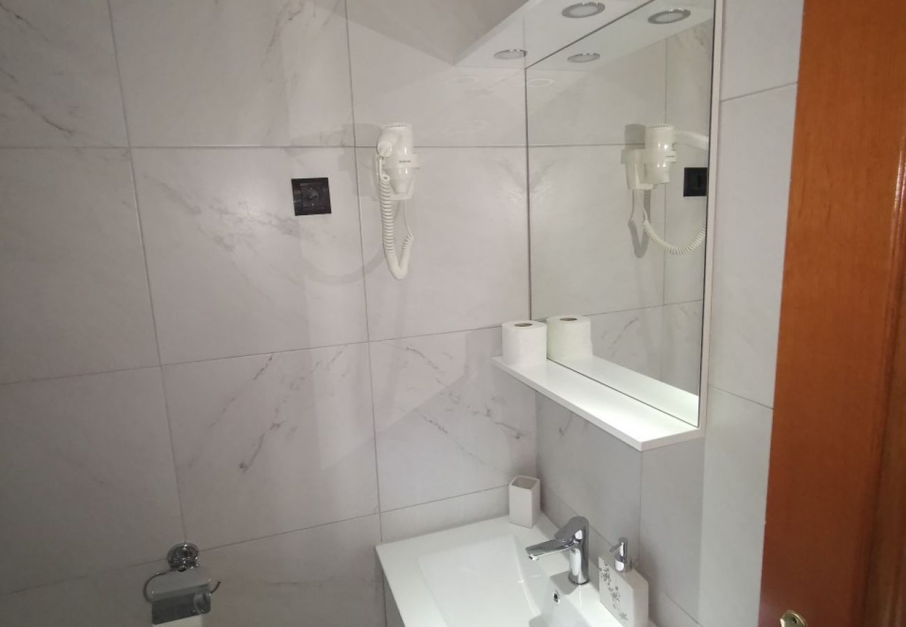 Apartamento en Privlaka - Apartamento en Privlaka con Balcón, Acondicionador, WIFI, Lavavajillas (878-1)