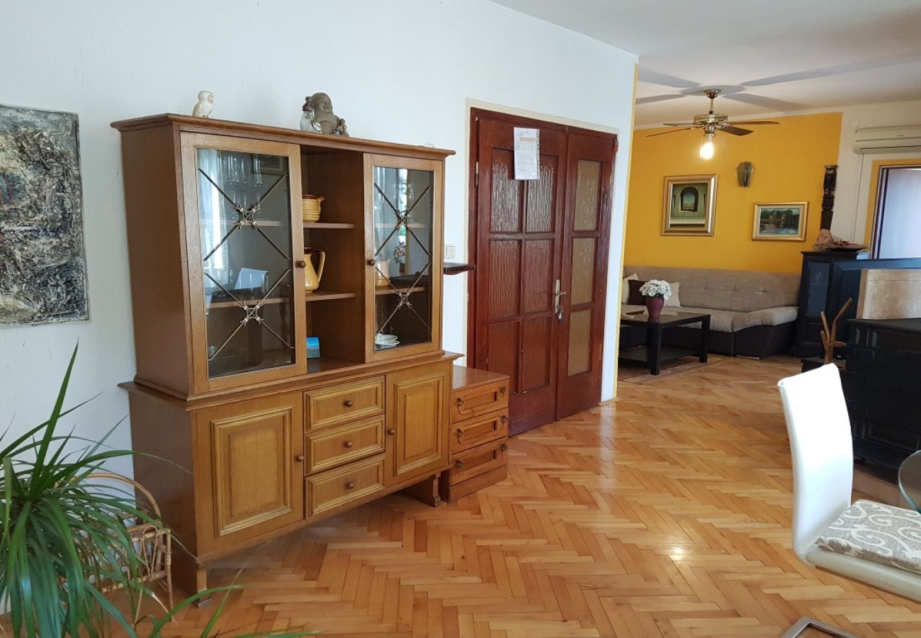 Apartamento en Baška - Apartamento en Baška con Terraza, Acondicionador, WIFI (883-2)