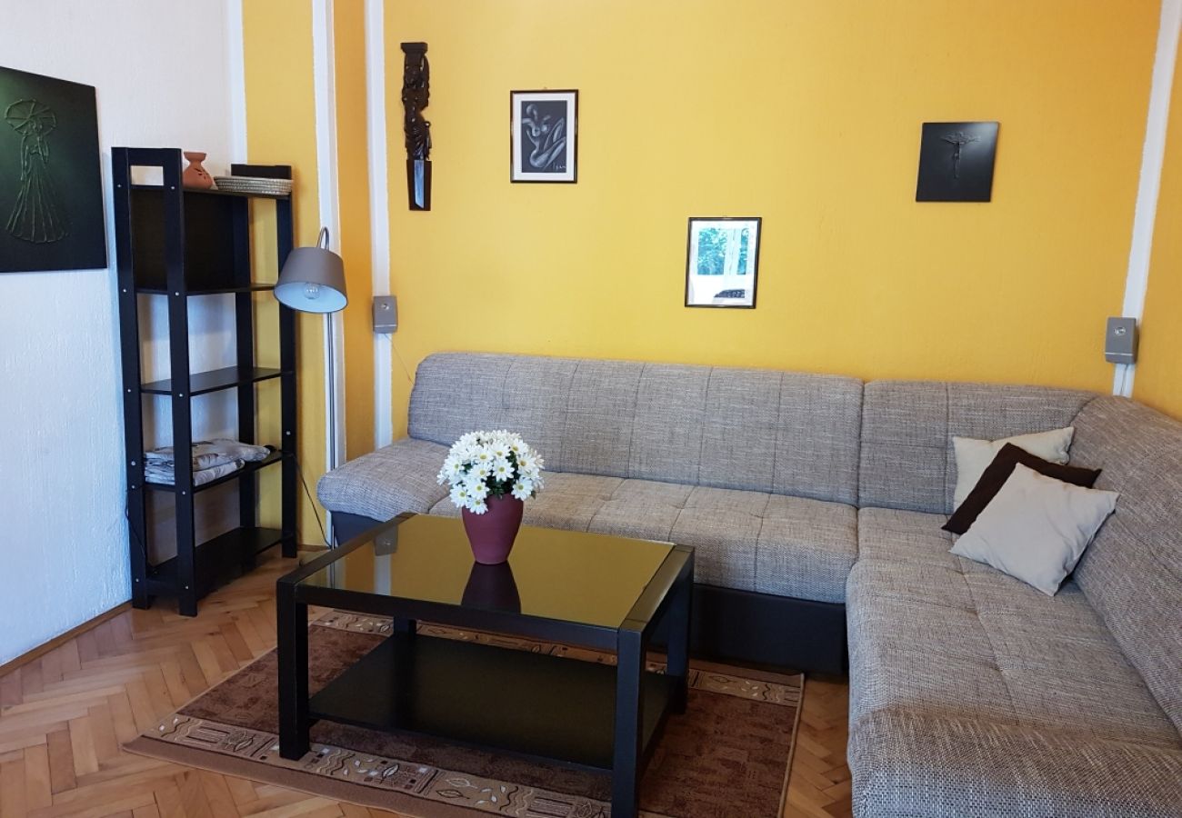 Apartamento en Baška - Apartamento en Baška con Terraza, Acondicionador, WIFI (883-2)