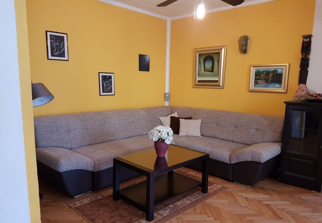 Apartamento en Baška - Apartamento en Baška con Terraza, Acondicionador, WIFI (883-2)