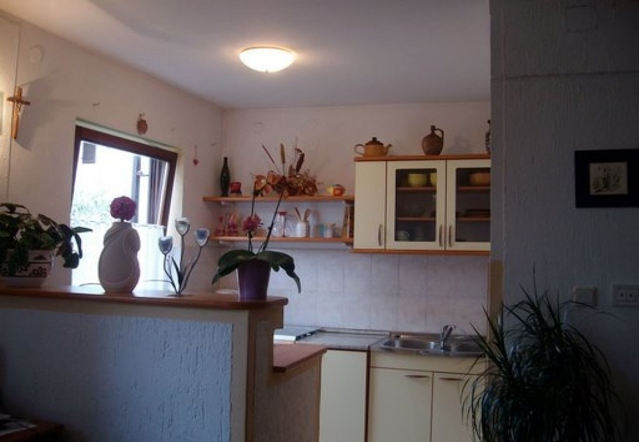 Apartamento en Baška - Apartamento en Baška con Terraza, Acondicionador, WIFI (883-2)