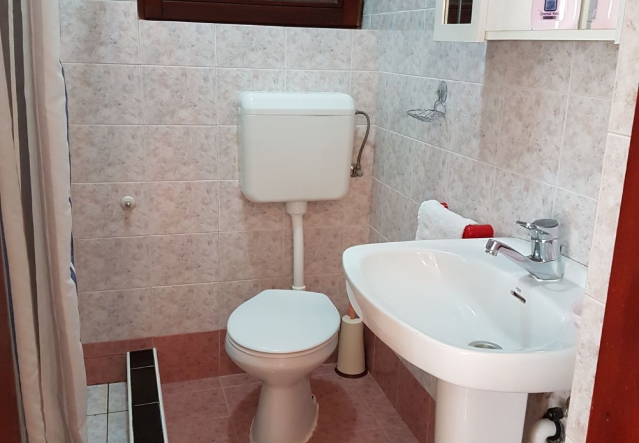 Apartamento en Baška - Apartamento en Baška con Terraza, Acondicionador, WIFI (883-2)