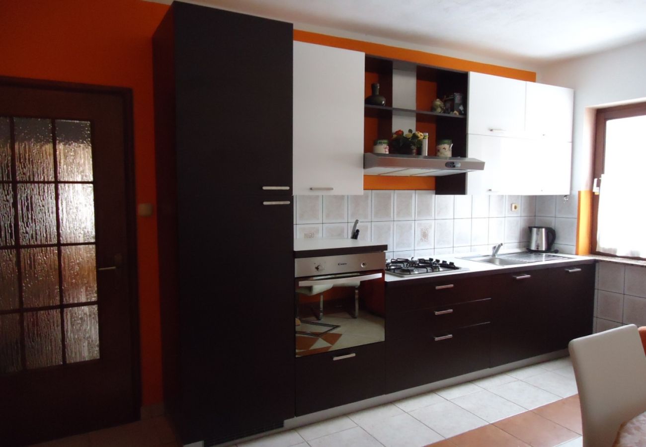 Apartamento en Baška - Apartamento en Baška con Balcón, Acondicionador, WIFI, Lavadora (883-3)