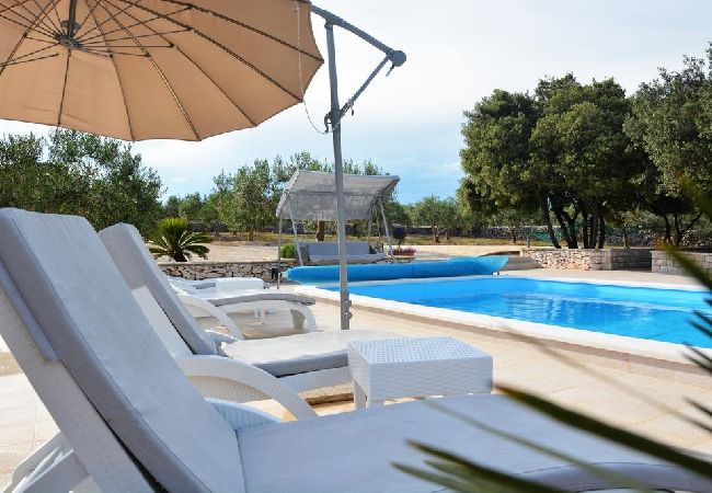 Casa en Pucišca - Casa de vacaciones en Pučišća con Terraza, WIFI, Lavadora (887-1) Casa en Pucišca - Casa de vacaciones en Pučišća con Terraza, WIFI, Lavadora (887-1)