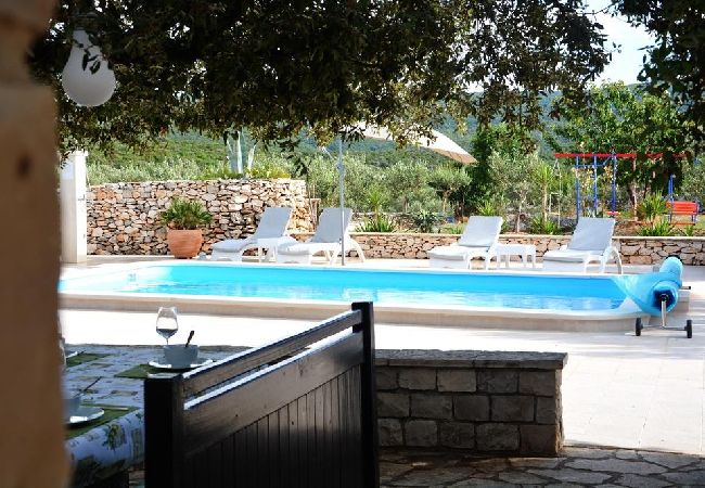 Casa en Pucišca - Casa de vacaciones en Pučišća con Terraza, WIFI, Lavadora (887-1) Casa en Pucišca - Casa de vacaciones en Pučišća con Terraza, WIFI, Lavadora (887-1)