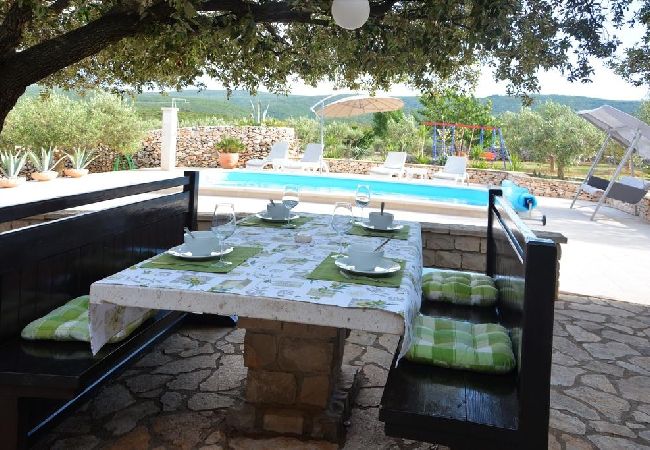 Casa en Pucišca - Casa de vacaciones en Pučišća con Terraza, WIFI, Lavadora (887-1) Casa en Pucišca - Casa de vacaciones en Pučišća con Terraza, WIFI, Lavadora (887-1)