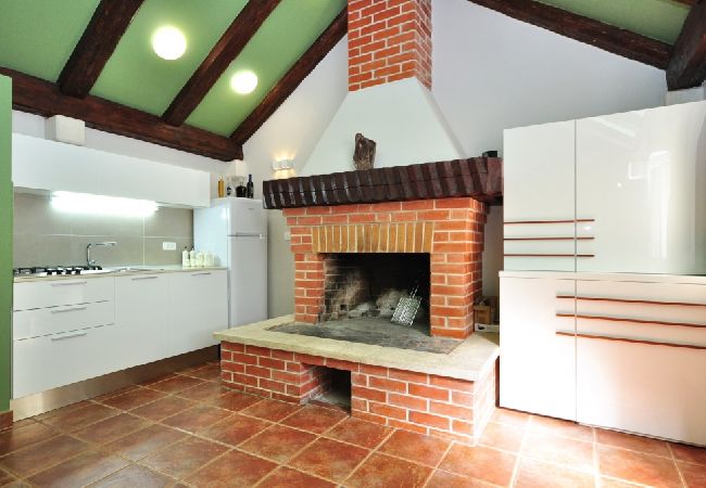 Casa en Pucišca - Casa de vacaciones en Pučišća con Terraza, WIFI, Lavadora (887-1) Casa en Pucišca - Casa de vacaciones en Pučišća con Terraza, WIFI, Lavadora (887-1)