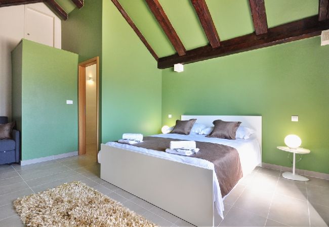 Casa en Pucišca - Casa de vacaciones en Pučišća con Terraza, WIFI, Lavadora (887-1) Casa en Pucišca - Casa de vacaciones en Pučišća con Terraza, WIFI, Lavadora (887-1)