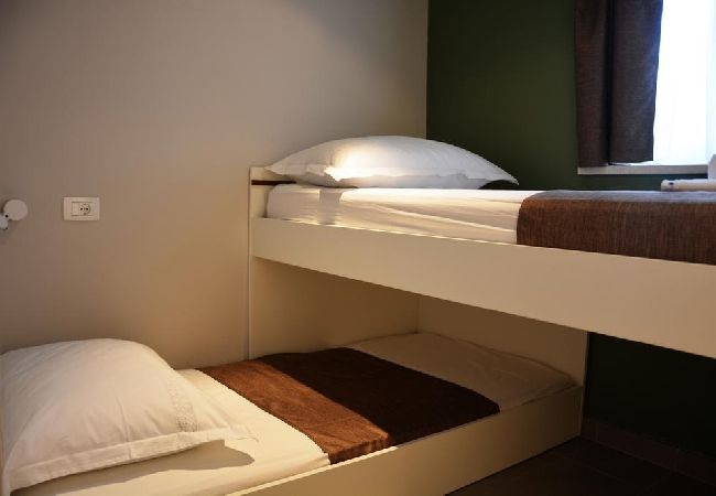 Casa en Pucišca - Casa de vacaciones en Pučišća con Terraza, WIFI, Lavadora (887-1) Casa en Pucišca - Casa de vacaciones en Pučišća con Terraza, WIFI, Lavadora (887-1)