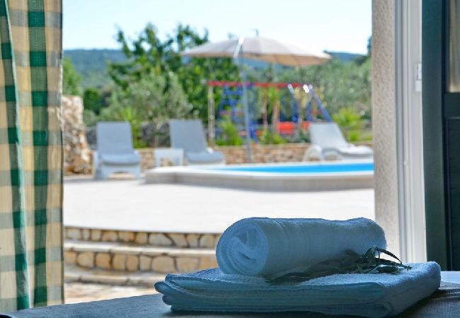 Casa en Pucišca - Casa de vacaciones en Pučišća con Terraza, WIFI, Lavadora (887-1) Casa en Pucišca - Casa de vacaciones en Pučišća con Terraza, WIFI, Lavadora (887-1)