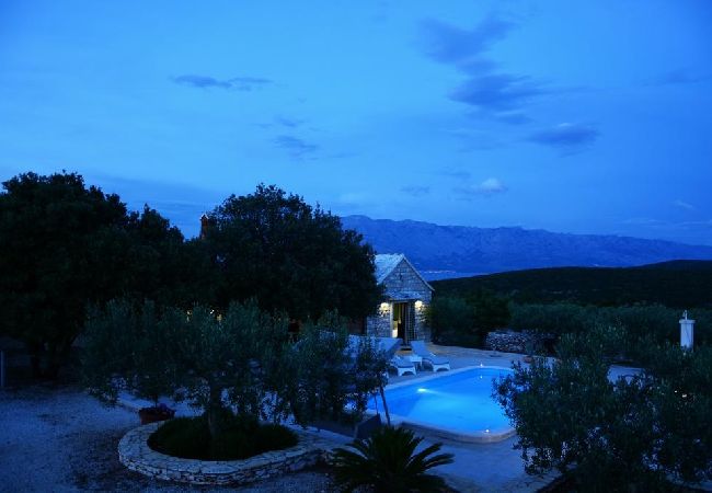 Casa en Pucišca - Casa de vacaciones en Pučišća con Terraza, WIFI, Lavadora (887-1) Casa en Pucišca - Casa de vacaciones en Pučišća con Terraza, WIFI, Lavadora (887-1)