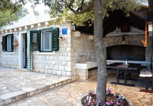 Casa en Pucišca - Casa de vacaciones en Pučišća con Terraza, WIFI, Lavadora (887-1) Casa en Pucišca - Casa de vacaciones en Pučišća con Terraza, WIFI, Lavadora (887-1)