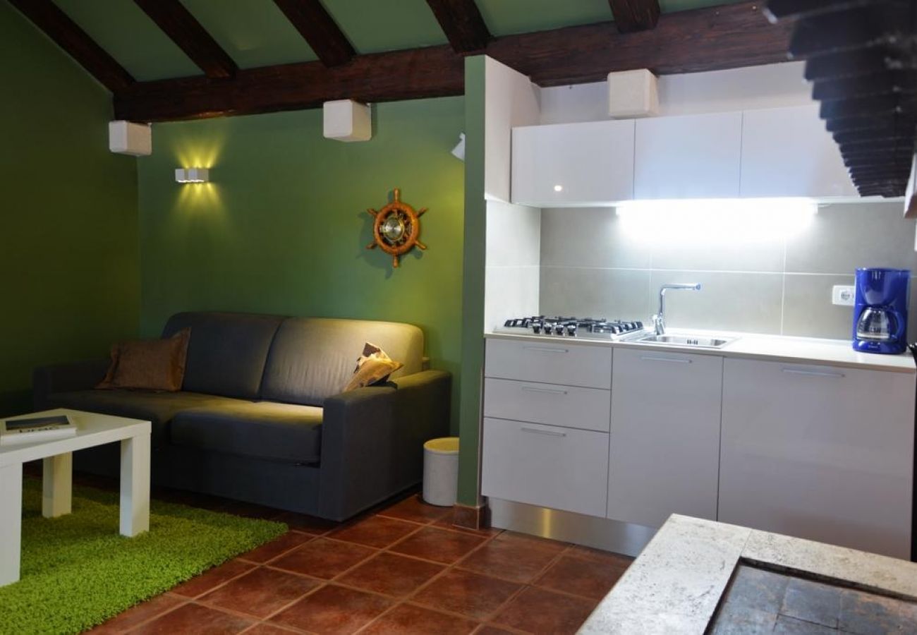 Casa en Pucišca - Casa de vacaciones en Pučišća con Terraza, WIFI, Lavadora (887-1)